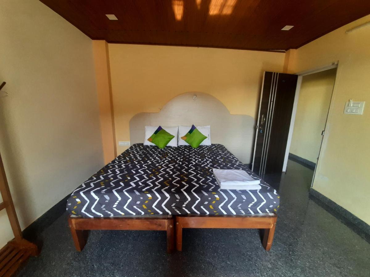 Daisey Dee Homestay Madikeri Buitenkant foto